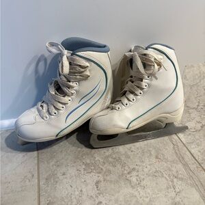 Lake Placid Kids Ice Skates – Size 2 – White Figure Skates